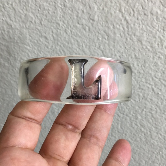 🖤Vtg clear lucite cuff bracelet with L - Picture 6 of 17